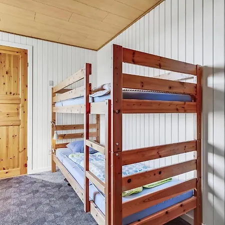 2 Bedroom Beautiful In Semesterbostad