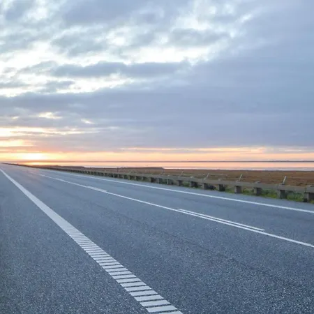 Prázdninový dům 2 Bedroom Beautiful In *