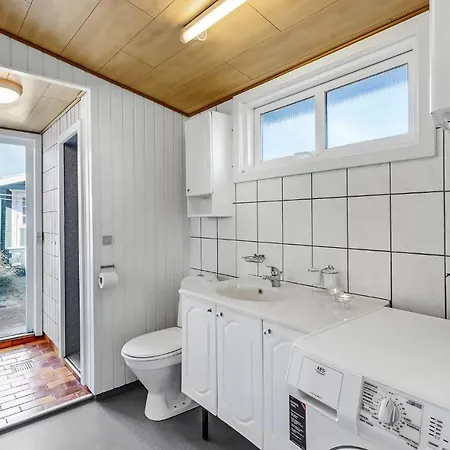2 Bedroom Beautiful In Semesterbostad
