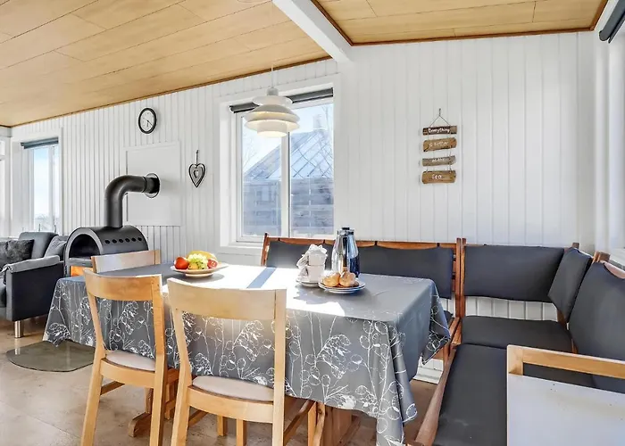 2 Bedroom Beautiful In Ferienhaus