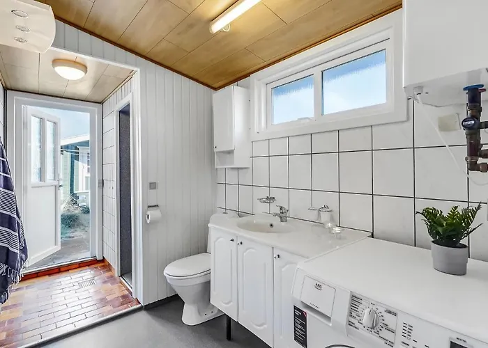 2 Bedroom Beautiful In Holiday home